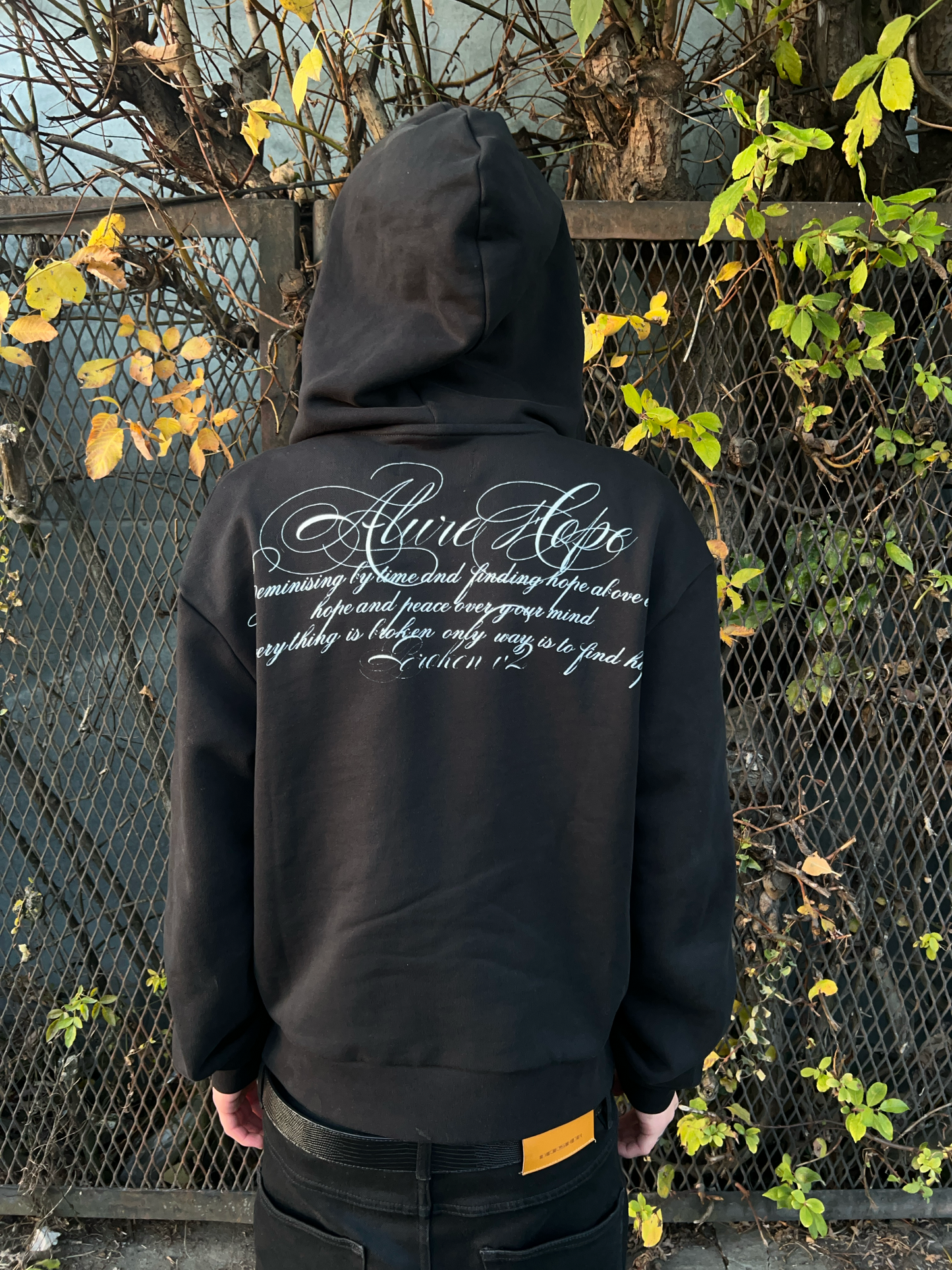 “broken“ zipup hoodie