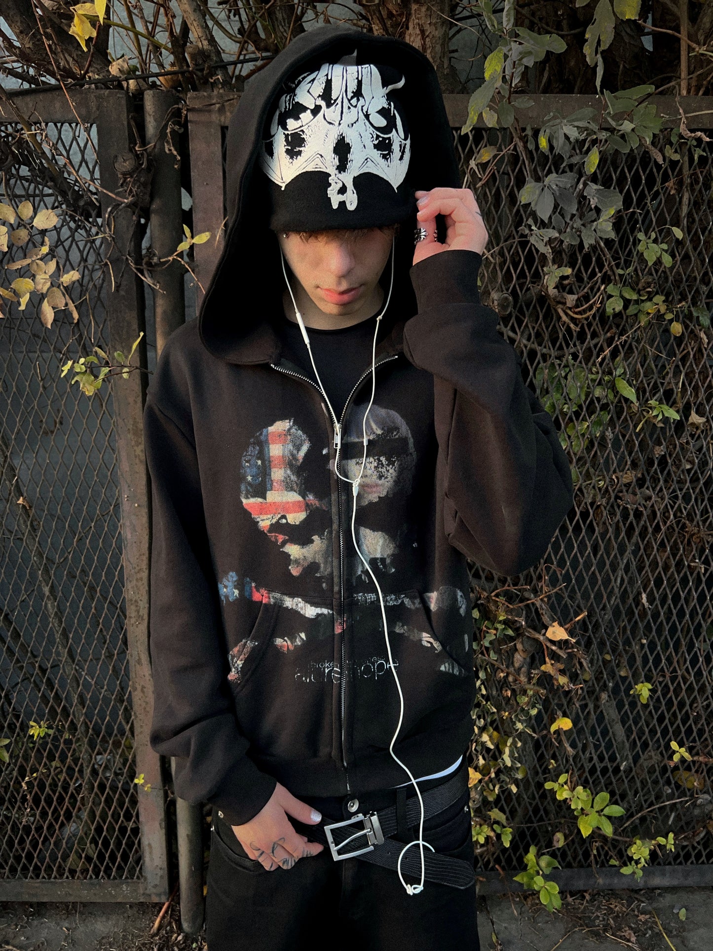 “broken“ zipup hoodie